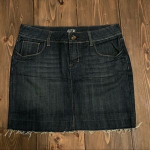 EUC Apt 9 Frayed Hem Denim Skirt Size 6